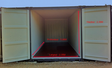 Photo d'un container ouvert avec les mesures de la porte. Louebox29 location de solution de stockage à Fouesnant